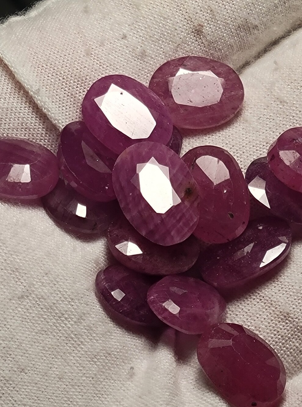 1pcs. Natural Oval Cut Red Ruby Loose Gemstone AAA
